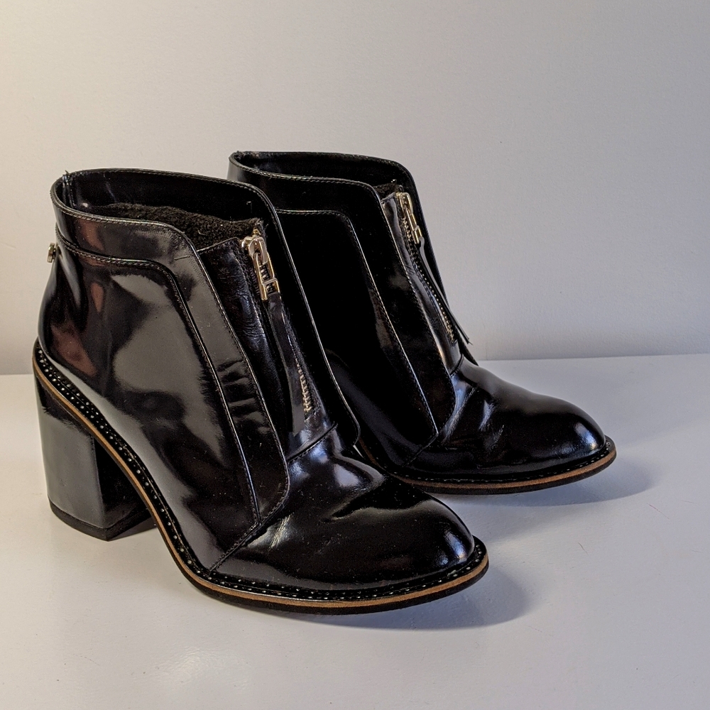 ZIPPER LUSTROUS LEATHER BOOTIES